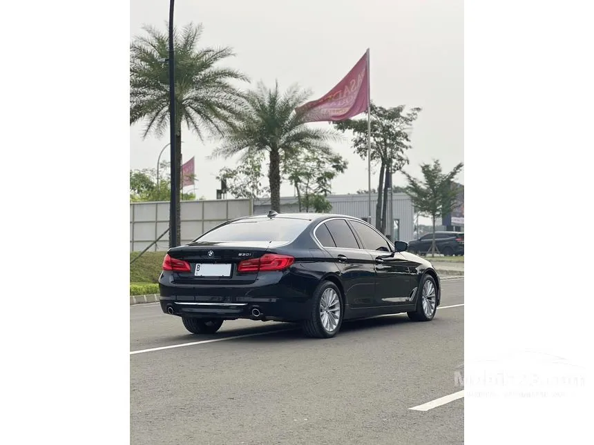 2018 BMW 530i Luxury Sedan