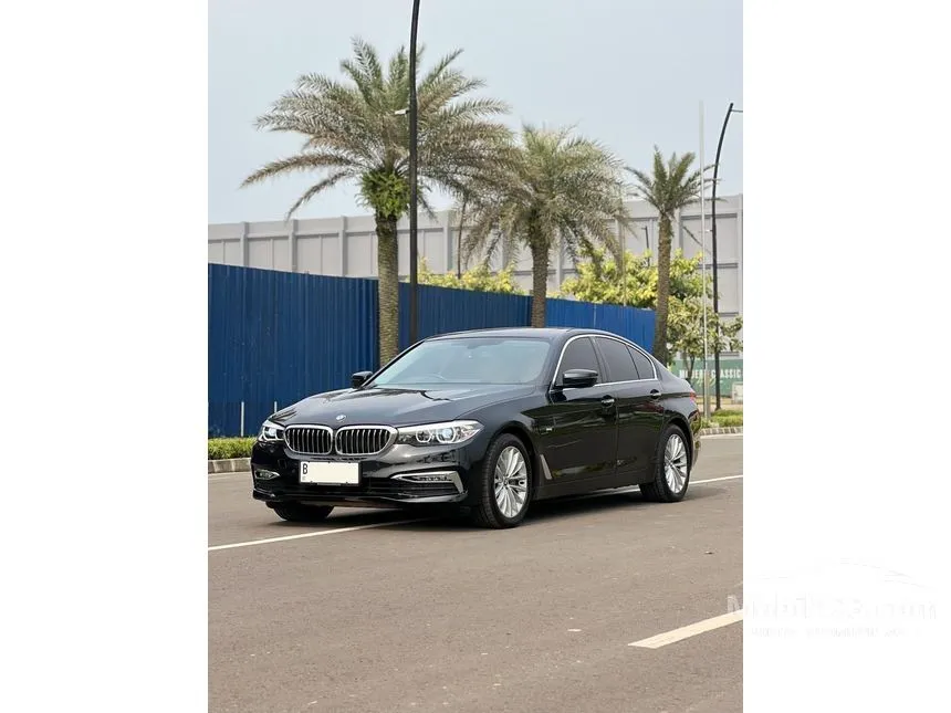 2018 BMW 530i Luxury Sedan