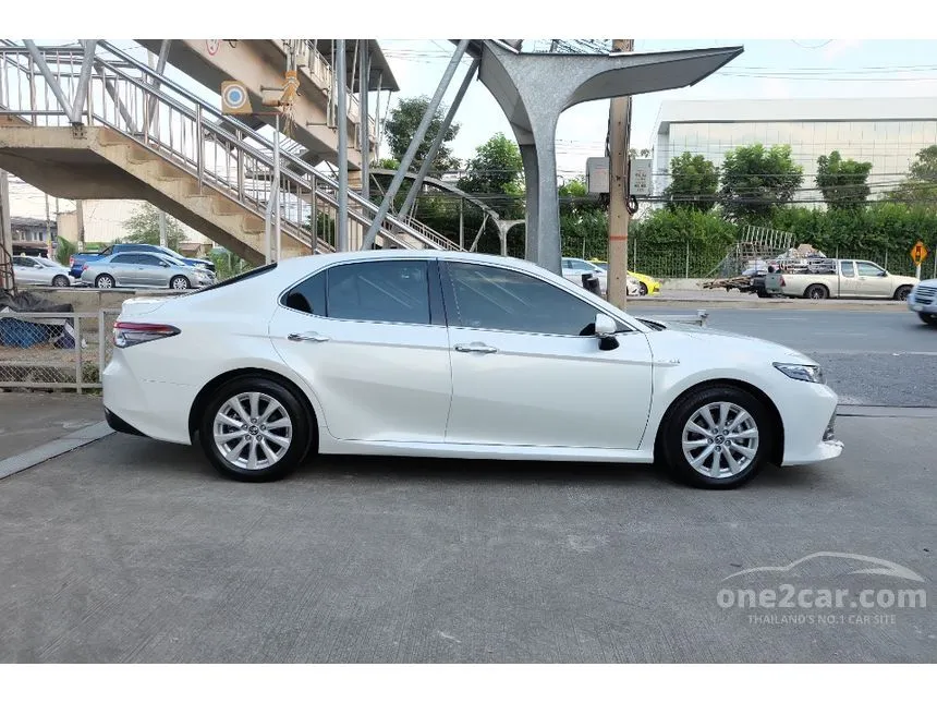 2019 Toyota CAMRY Hybrid Premium Sedan