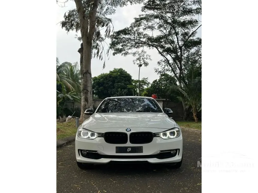 Jual Mobil BMW 320i 2013 Luxury 2.0 di Banten Automatic Sedan Putih Rp 297.000.000