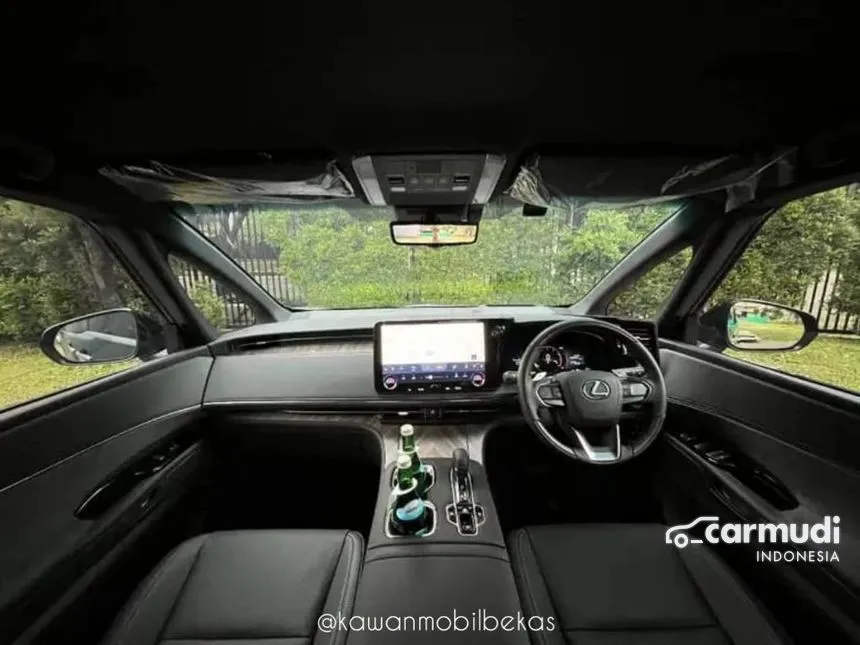 2024 Lexus LM 350h 7 Seater MPV