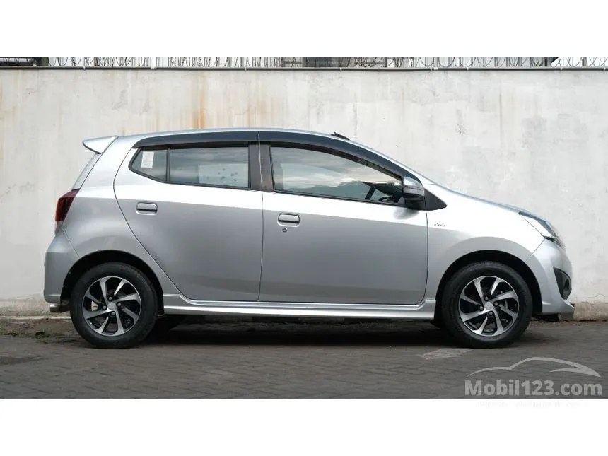2019 Daihatsu Ayla R Hatchback