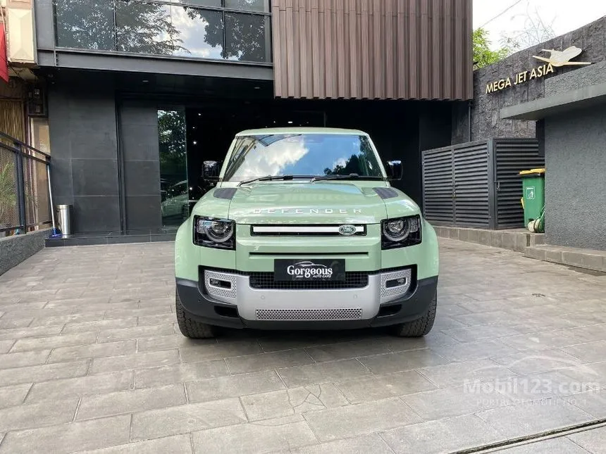 Jual Mobil Land Rover Defender 2023 110 P400e 75th Anniversary Edition 2.0 di Banten Automatic SUV Hijau Rp 3.650.000.000
