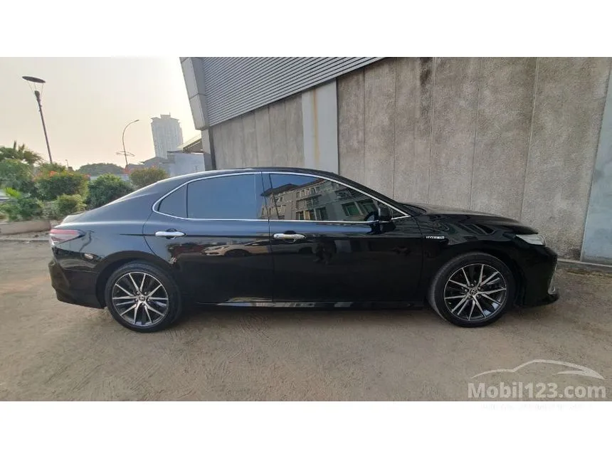 2022 Toyota Camry Hybrid Sedan