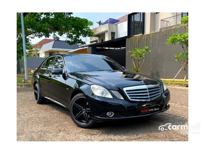 2010 Mercedes-Benz E200 CGI Sedan