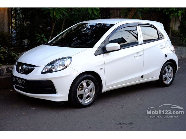 Honda Brio Mobil Bekas Baru dijual di Bali Indonesia 