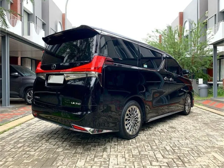 2020 Lexus LM350 Van Wagon