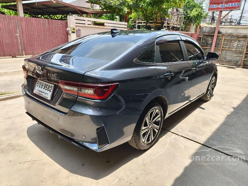 2024 Toyota Yaris Ativ Premium Sedan