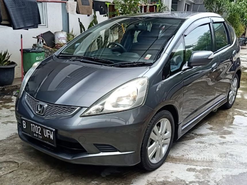 Jual Mobil Honda Jazz 2010 RS 1.5 di Jawa Barat Automatic Hatchback Abu