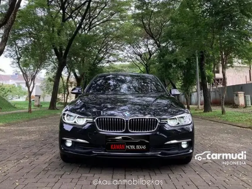 2019 BMW 320i Luxury Sedan