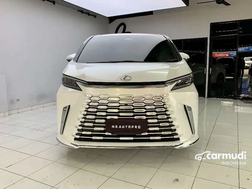 2024 Lexus LM350h Van Wagon