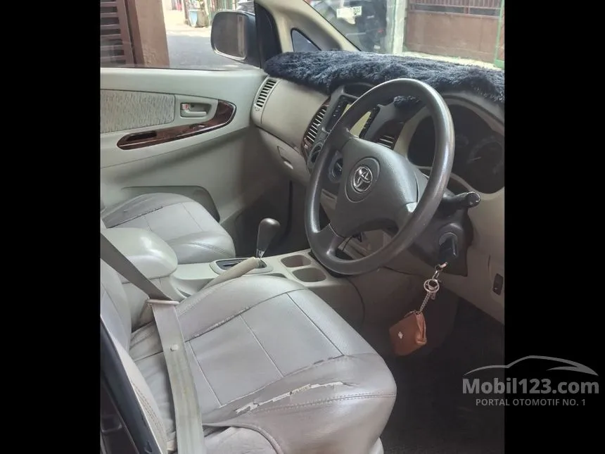 2011 Toyota Kijang Innova E MPV