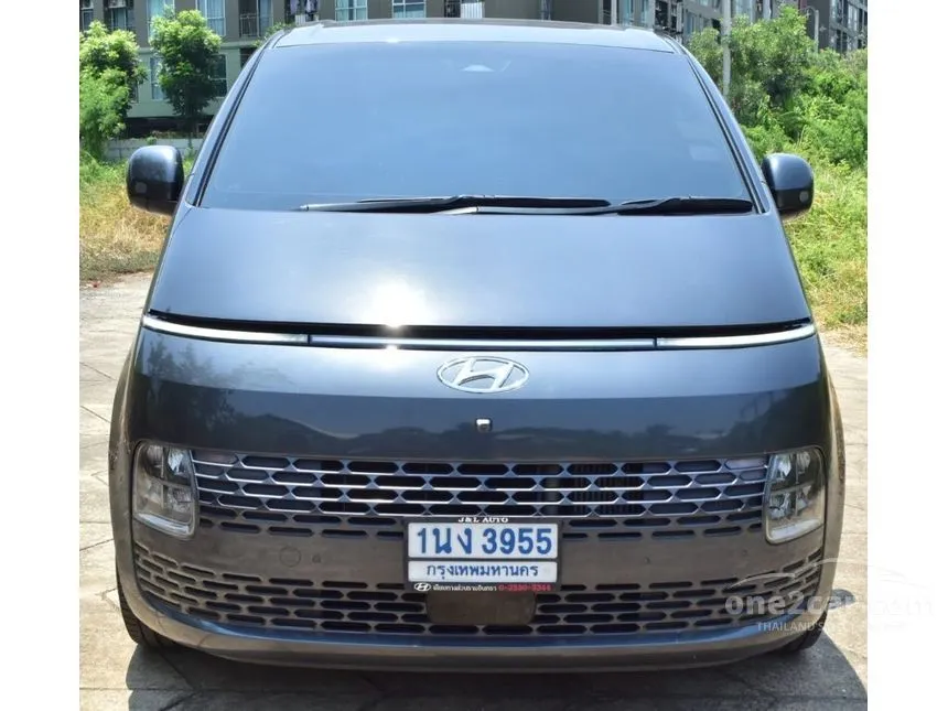 2022 Hyundai Staria SEL Van