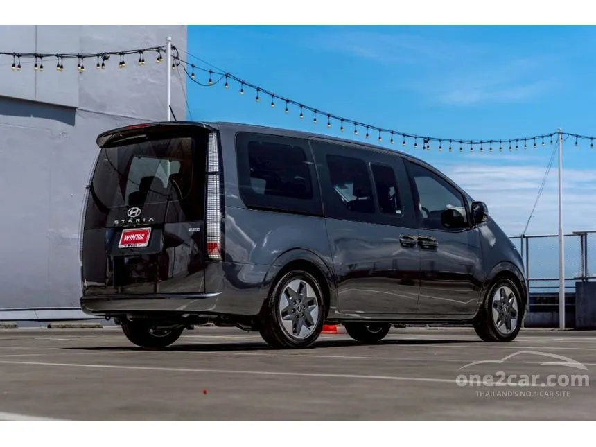 2022 Hyundai Staria SEL Van