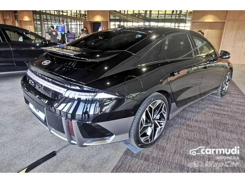 2023 Hyundai IONIQ 6 Signature Long Range Sedan