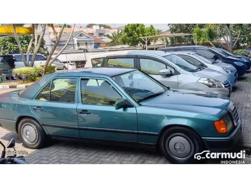 1987 Mercedes-Benz 300E Sedan