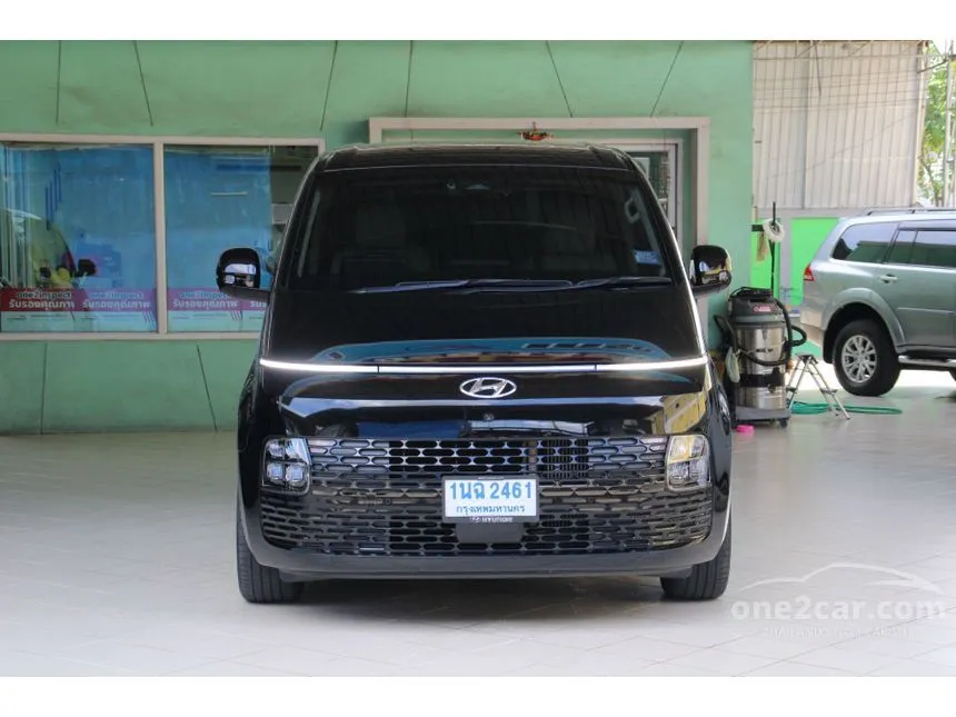 2023 Hyundai Staria SEL Van
