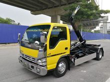 Isuzu npr arm roll /roll on roll off /Hino Fuso Arm Roll /Roll On Roll Off /lorry sampah /bdm 7500kg /Year registered 2019