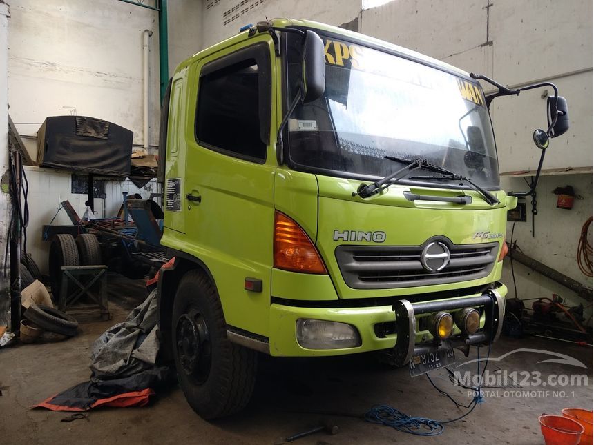 Jual Mobil Hino Ranger 2003 FG 210 PS 7.7 di Jawa Timur