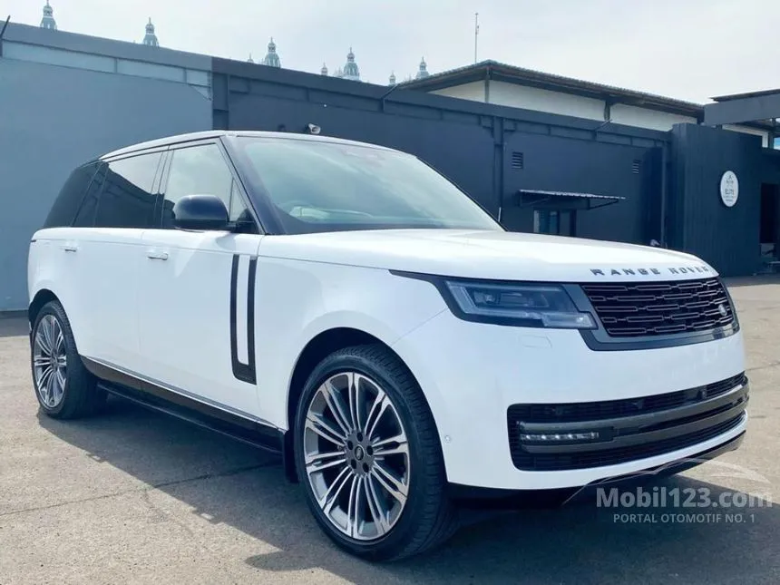 Jual Mobil Land Rover Range Rover 2024 P400 Autobiography MHEV LWB 5 Seater 3.0 di DKI Jakarta Automatic SUV Putih Rp 6.200.000.000