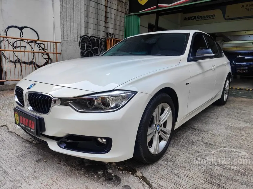 Jual Mobil BMW 320i 2014 Sport 2.0 di DKI Jakarta Automatic Sedan Putih Rp 278.000.000