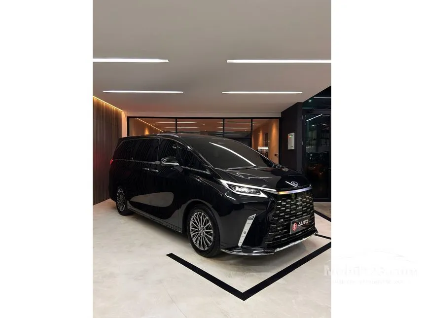2024 Lexus LM 350h 7 Seater MPV