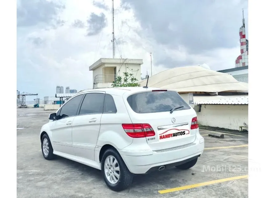 2011 Mercedes-Benz B180 Hatchback