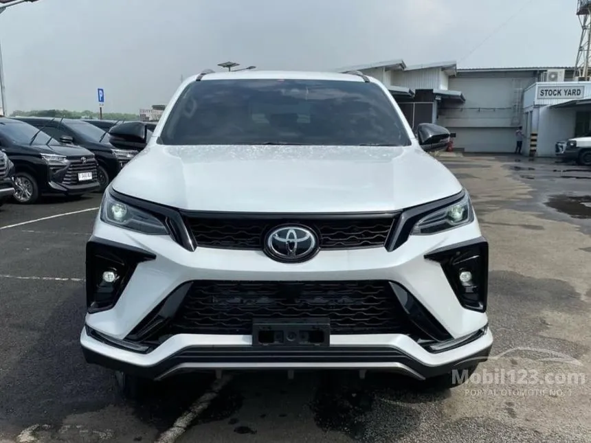 Jual Mobil Toyota Fortuner 2025 VRZ TSS GR Parts Aero Package (Non RSE) 2.8 di Jawa Barat Automatic SUV Putih Rp 475.000.000