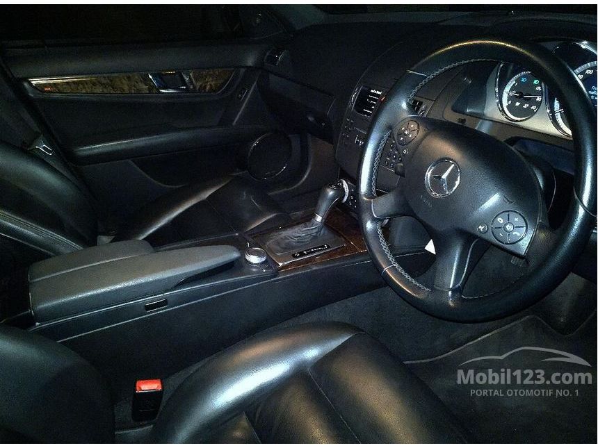 2011 Mercedes-Benz C200 CGI Avantgarde Sedan