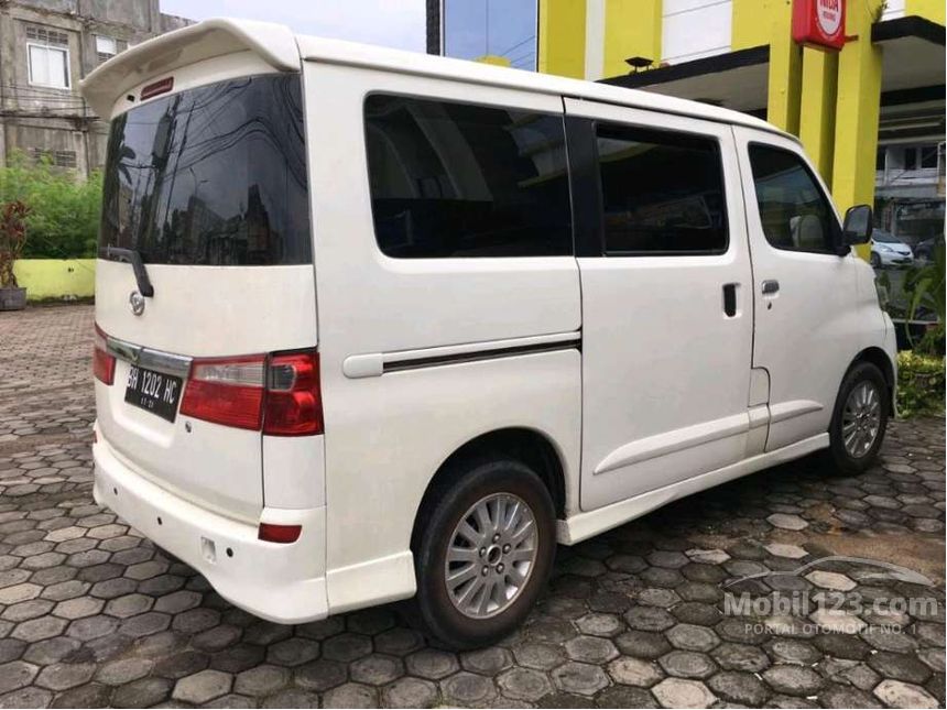 2011 Daihatsu Luxio M Wagon