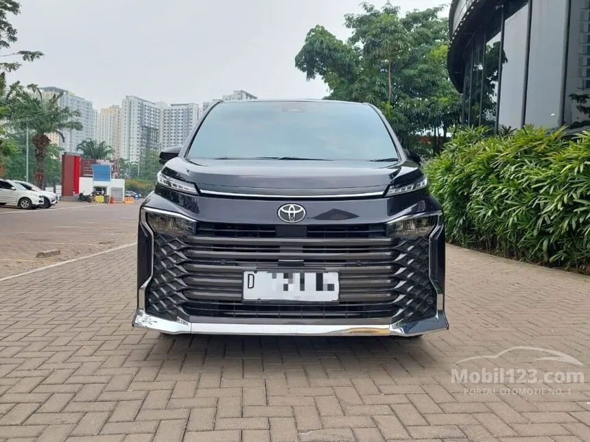 Jual Mobil Toyota Voxy 2022 2.0 di Banten Automatic Van Wagon Ungu Rp 516.000.000