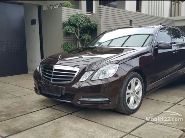 Mercedes Benz E Class Mobil  Bekas  Baru dijual di Bandung  