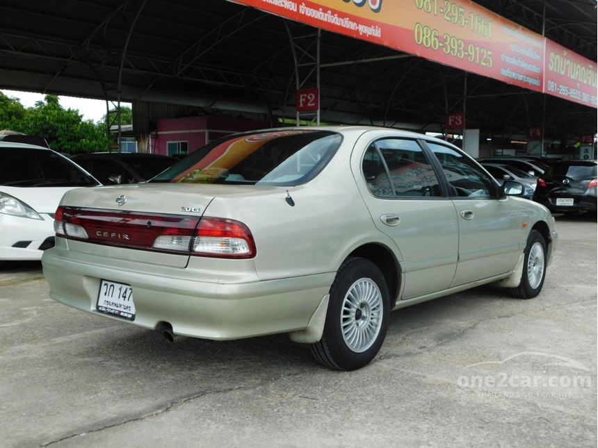 Nissan cefiro 2001