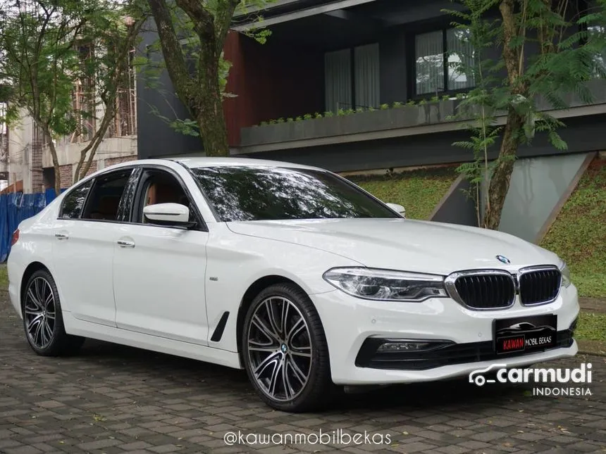 2019 BMW 520i Luxury Sedan
