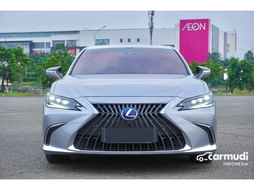 2022 Lexus ES 300h Ultra Luxury Sedan