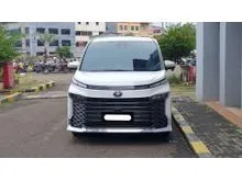 2022 Toyota Voxy 2.0 (Premium Color) MPV putih km 19 ribuan pajak panjang
