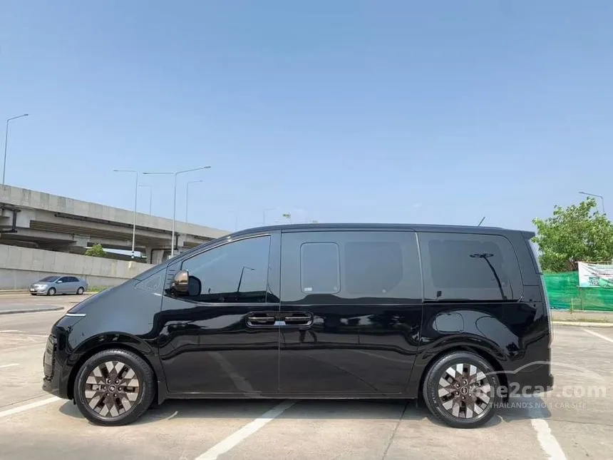 2022 Hyundai Staria Premium Van