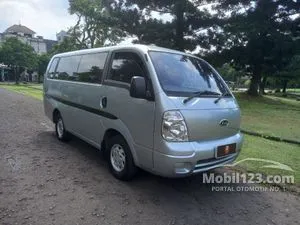 2012 KIA Travello 2.7 Van