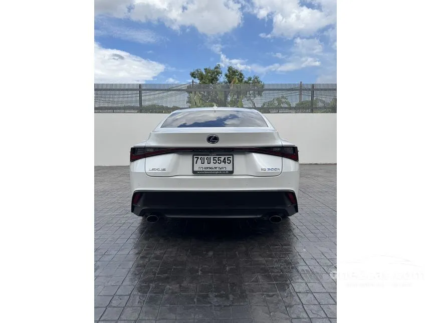 2022 Lexus IS300h Luxury Sedan