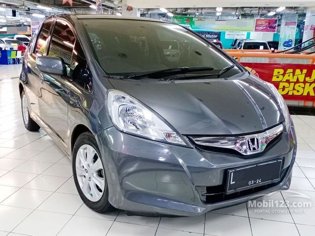 Honda Jazz Mobil bekas  dijual di  Jawa  timur  Indonesia 