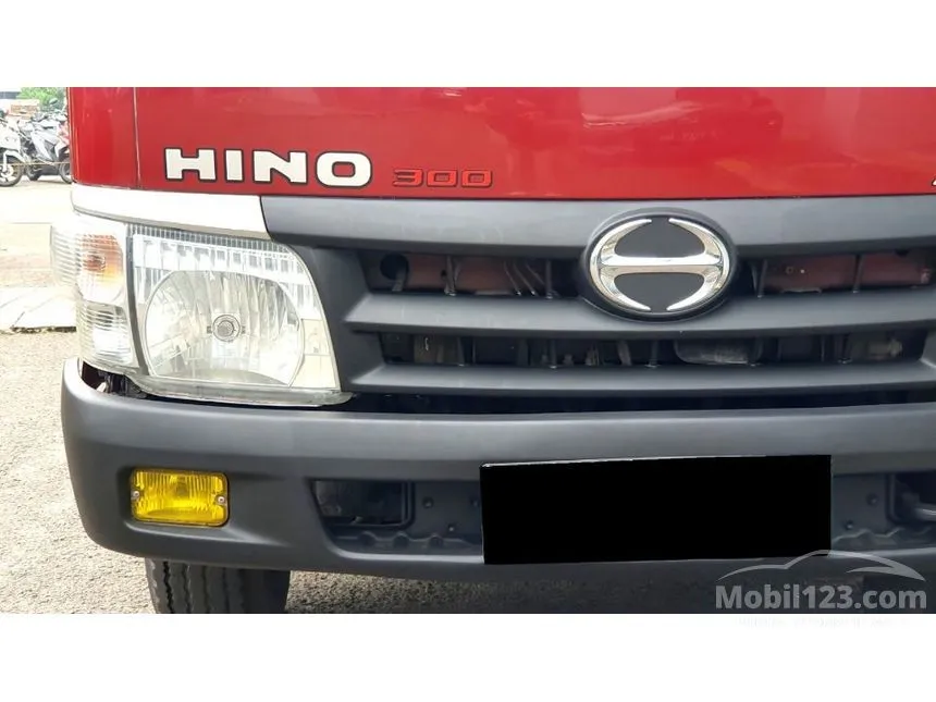2015 Hino Dutro 110 SDL Truck