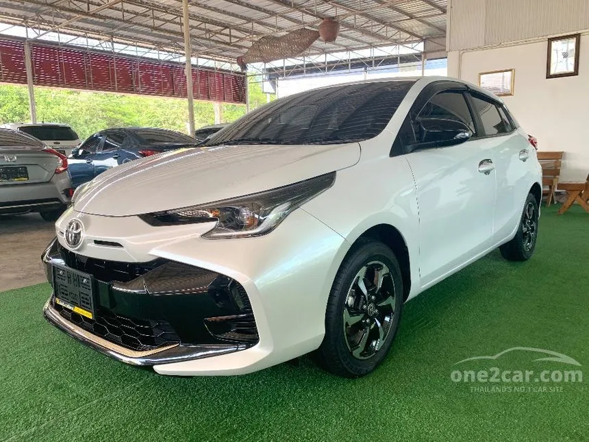 2023 Toyota YARIS Premium Hatchback