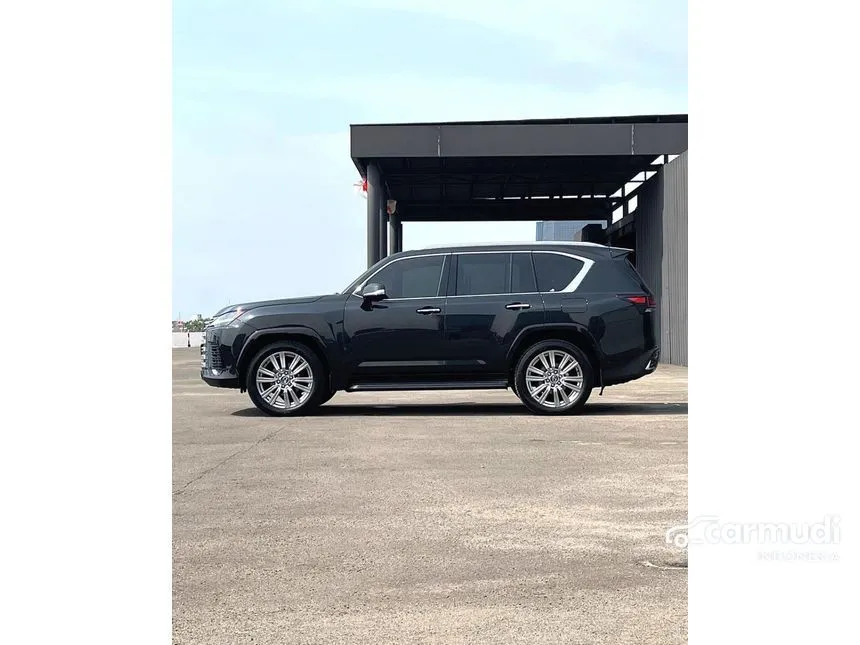 2025 Lexus LX 700h VIP SUV