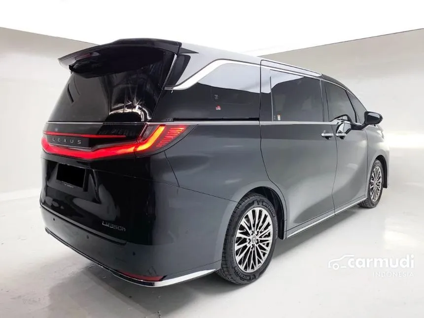 2025 Lexus LM 350h 7 Seater MPV