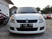 Suzuki Swift 1.5 ST 2010 AT white Amazing , Good condition , service record , tgn 1, tdp hanya 15 jt bawa pulang mobil idaman