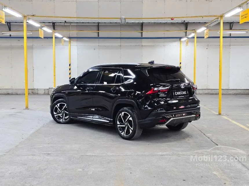 2023 Toyota Yaris Cross S HV SUV