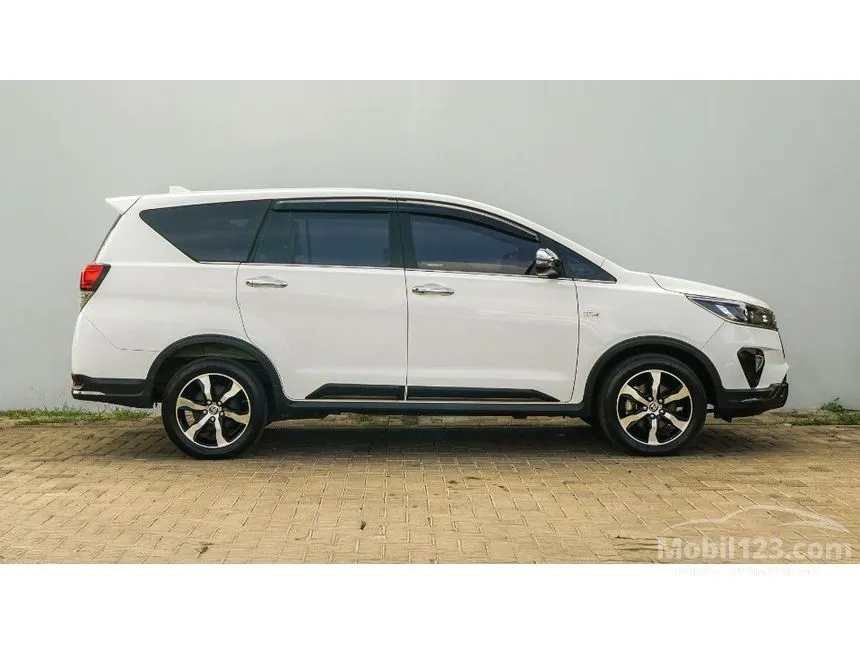 2021 Toyota Kijang Innova Venturer MPV
