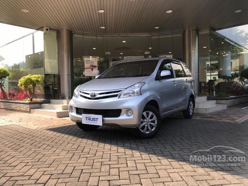 Toyota Avanza: Raja Jalanan yang Tak Tergoyahkan? Sebuah Tinjauan Mendalam dari Mobil123