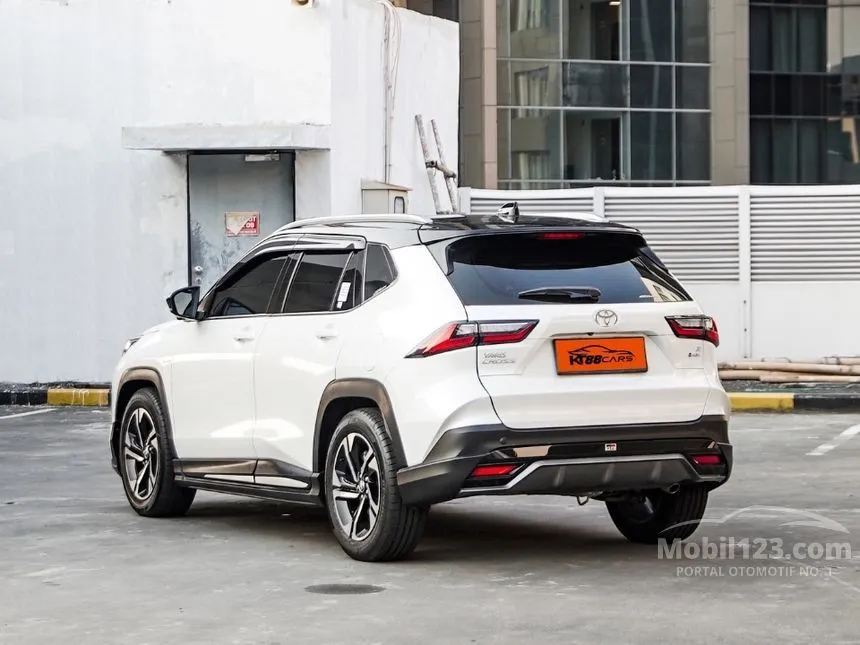 2023 Toyota Yaris Cross S HV (2 Tone) w GR Parts Aero Pkg (Prem Clr) SUV