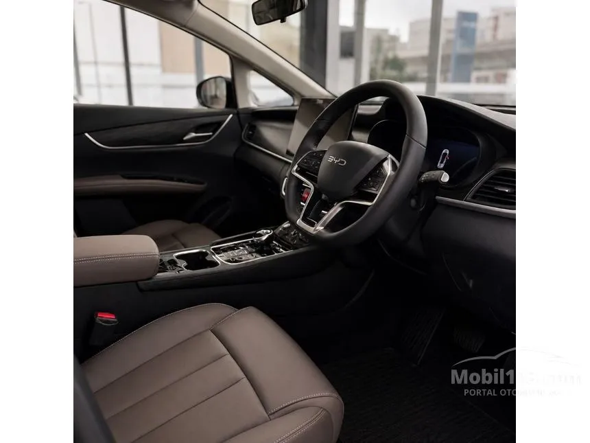 2026 BYD M6 DM-i Cross Advanced PHEV MPV